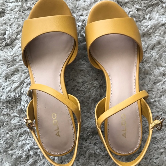 sandals - Picture 3 of 3